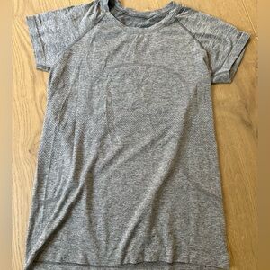 Grey (Slate/White) Color SIZE 10 Swiftly Tech Short-Sleeve Shirt 2.0 Hip Length